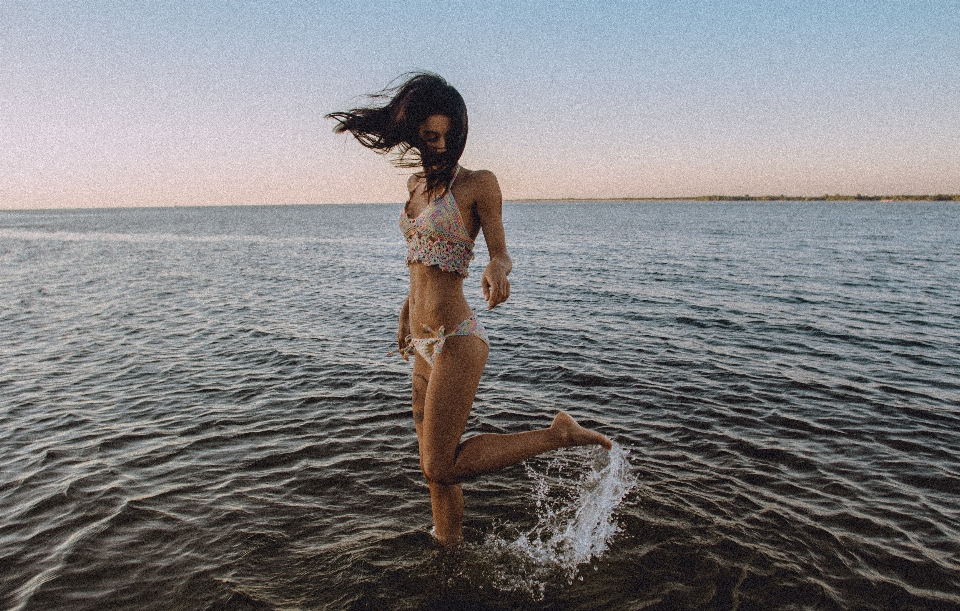 Pantai laut gadis liburan