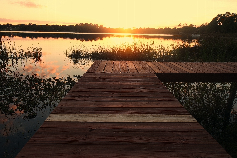 Wasser dock promenade sonnenaufgang