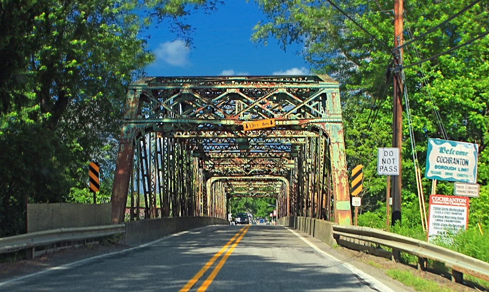 Estrada ponte dirigindo verão