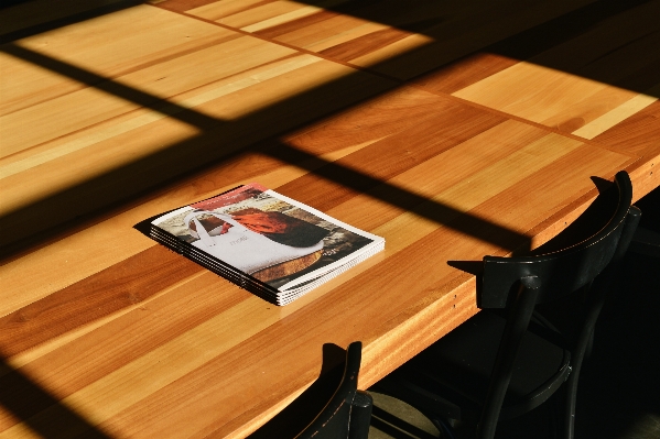 Table wood guitar magazine Photo