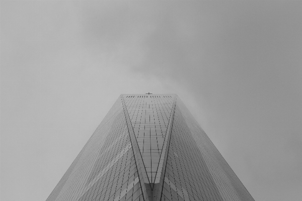 Foto Preto e branco
 arquitetura céu névoa