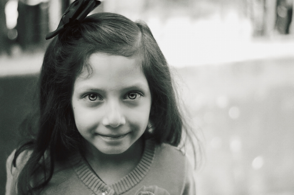 Persona en blanco y negro
 chica mujer