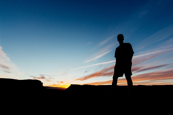 Foto Uomo orizzonte silhouette nube