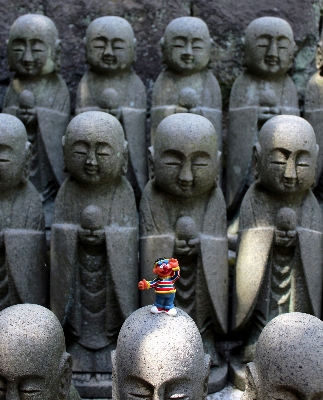 Outdoor people stone monument Photo