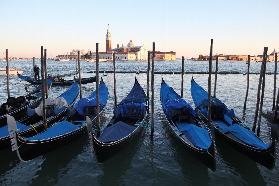 Laut kapal kendaraan italia