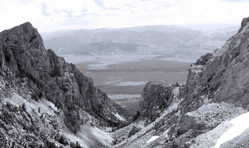 Rock a piedi montagna nevicare