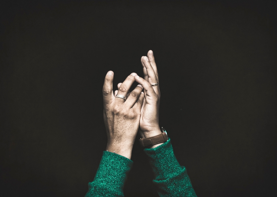 Mano hombre fotografía anillo