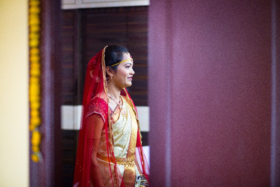 Mujer fotografía celebracion rojo