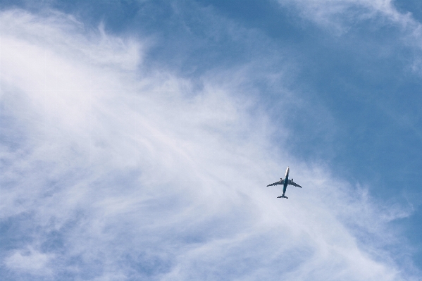 Foto Sayap awan langit terbang