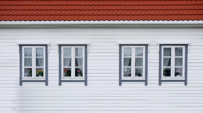 House window roof building Photo