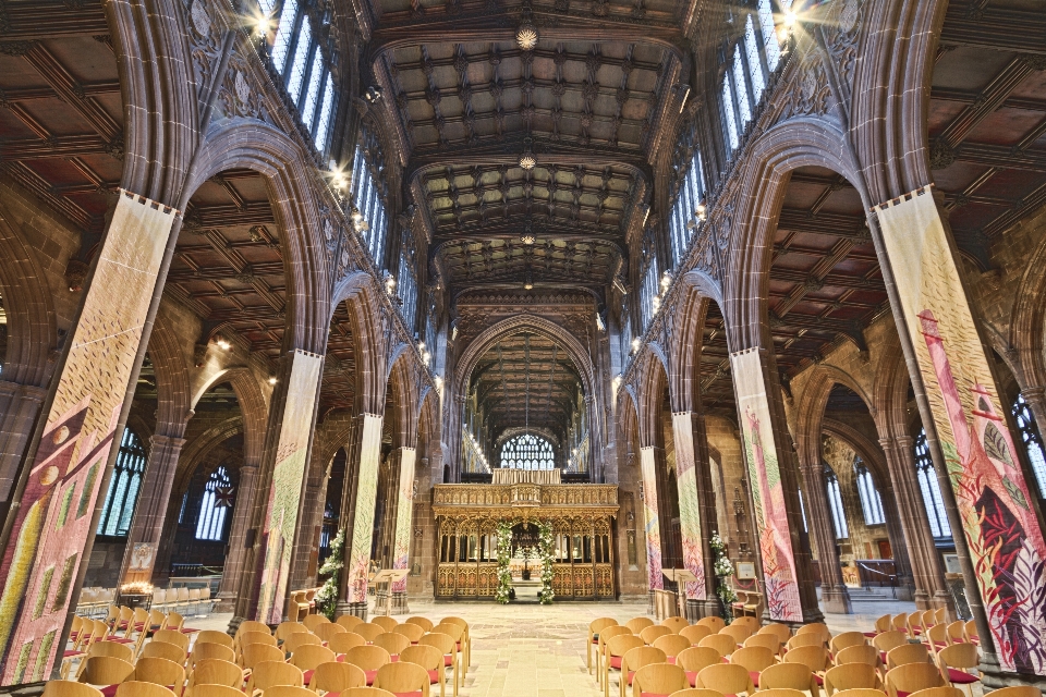 Interior prédio velho igreja