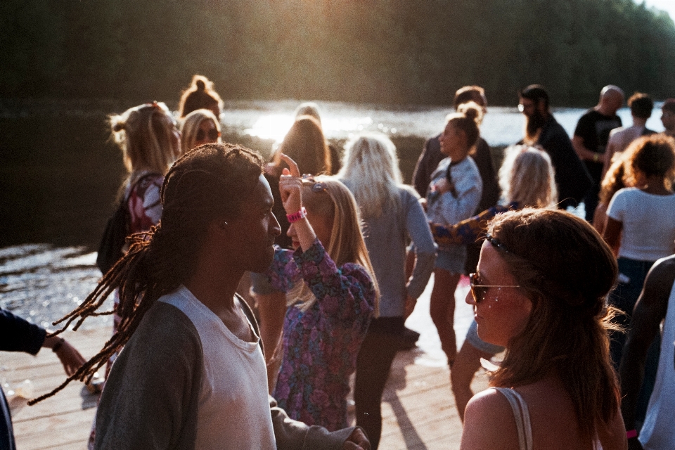 Musique personnes pont bois