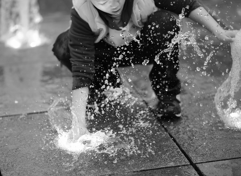 Acqua persona nevicare inverno