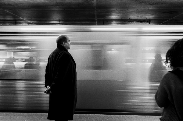 Foto Uomo leggero bianco e nero
