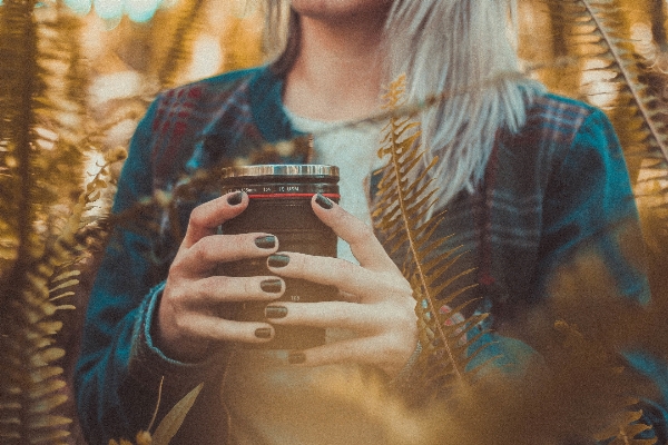 Foto Tangan orang gadis wanita