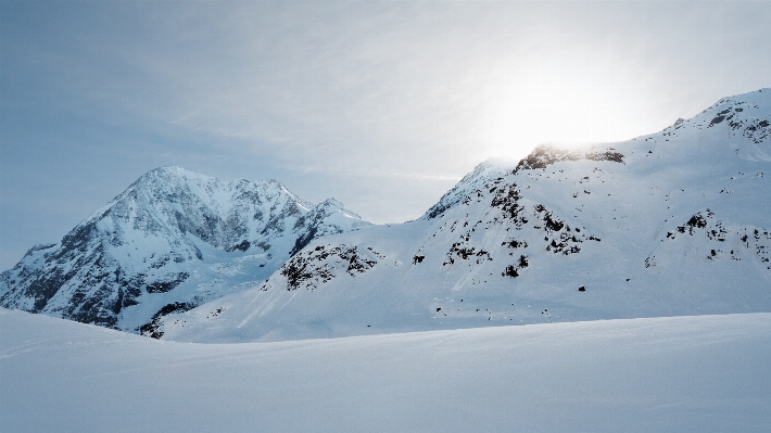 Foto Montagna nevicare inverno sole