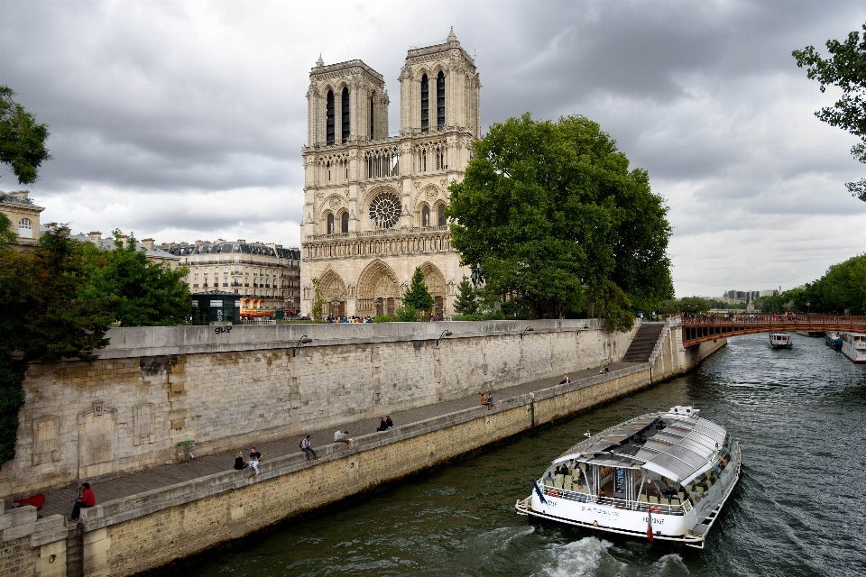 Eau nuageux paris rivière