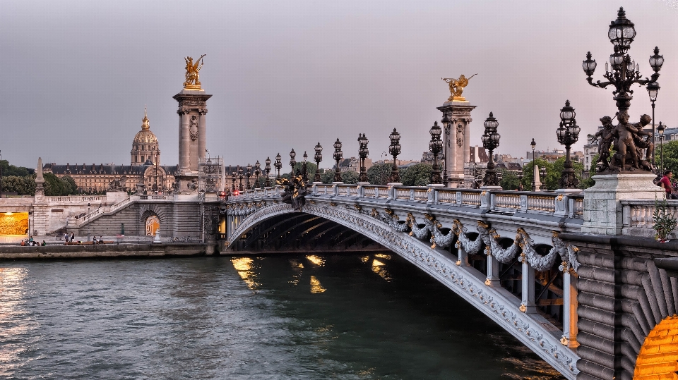 Eau pont rue paris