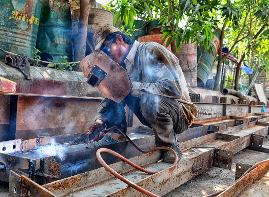 男 人 鋼 食べ物 写真