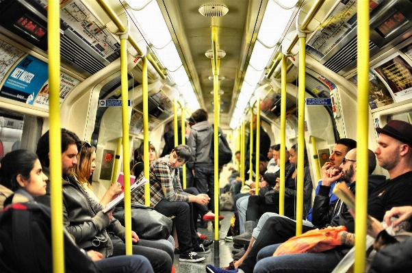 Foto Persona tubo treno metropolitana