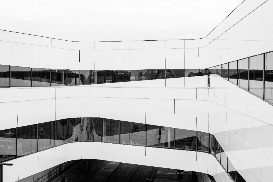 Schwarz und weiß
 die architektur fenster gebäude