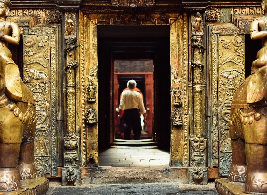 Monument statue religion doorway Photo