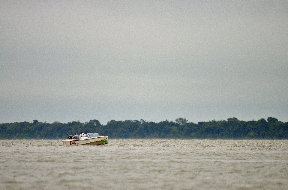 Plaża morze wybrzeże łódź