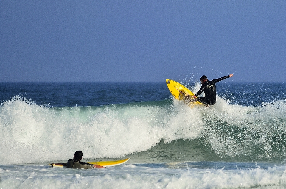 Meer boot welle surfen