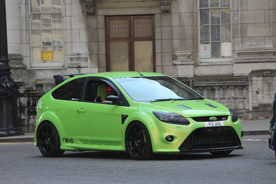 Voiture roue véhicule de sport
