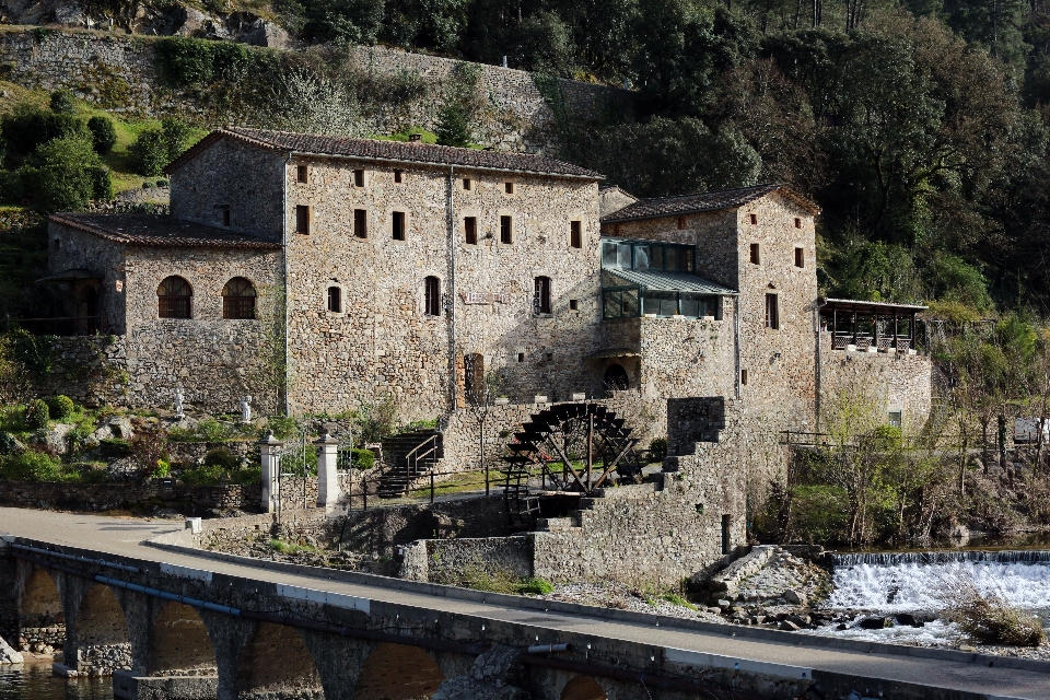 Gebäude chateau
 wand fluss