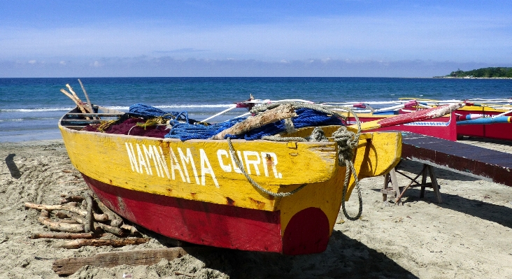 Foto Pantai laut pesisir kapal