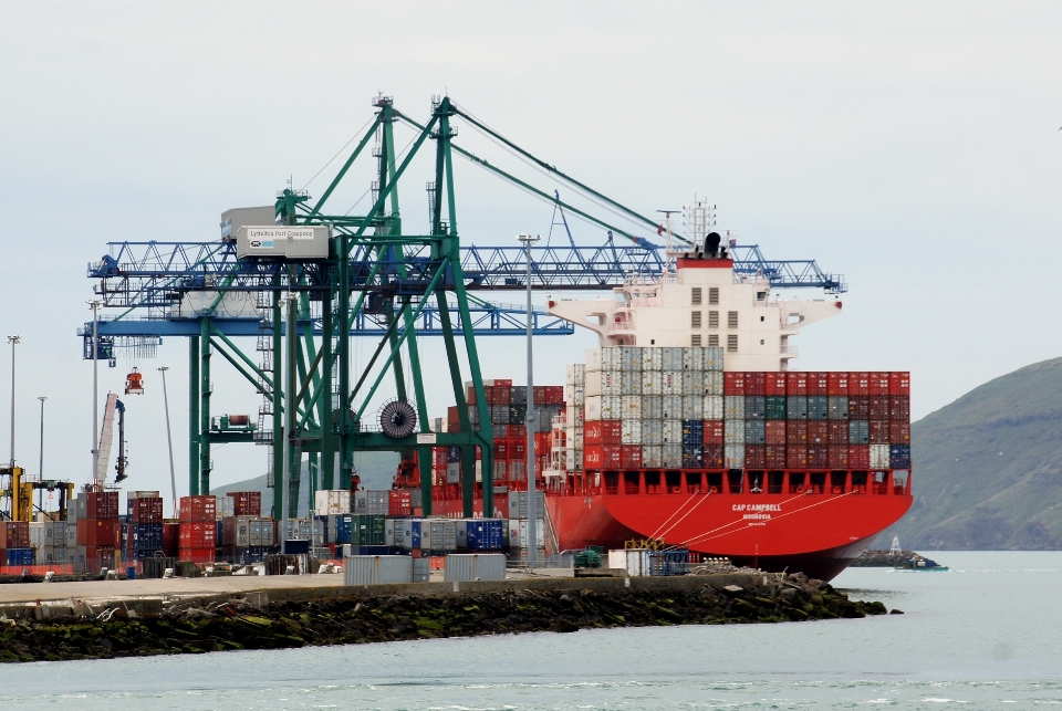 Sea ship transport vehicle