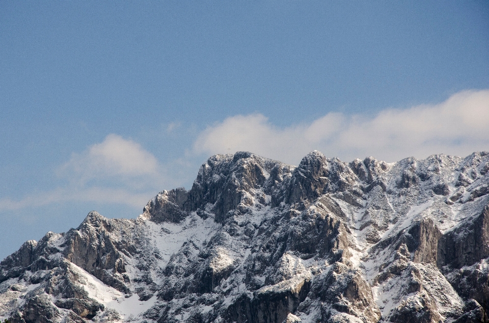 Rock montaña nieve invierno