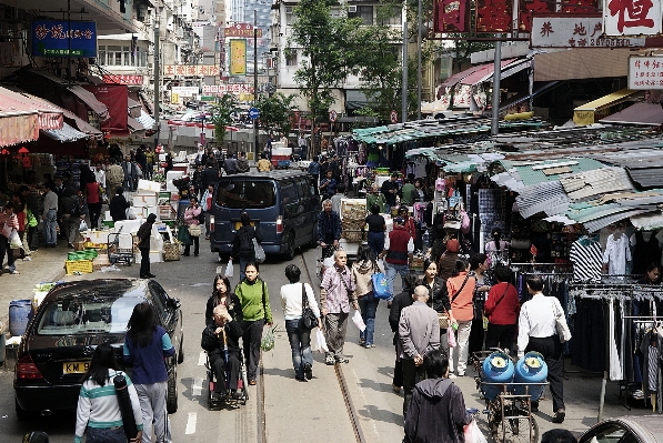 Foto Pejalan kaki jalan lalu lintas kota