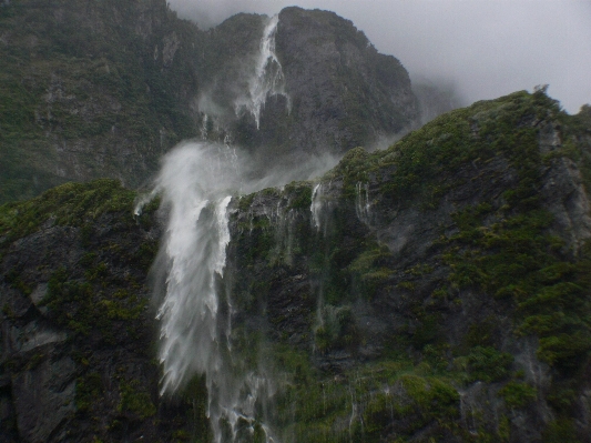 Foto água cachoeira montanha penhasco