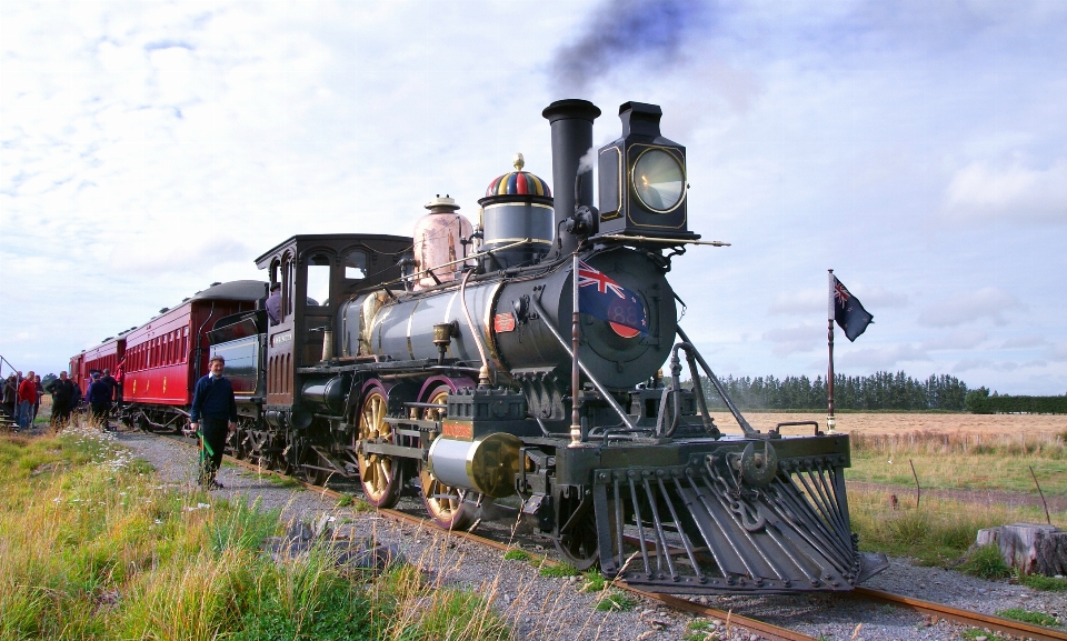 Track train asphalt transport