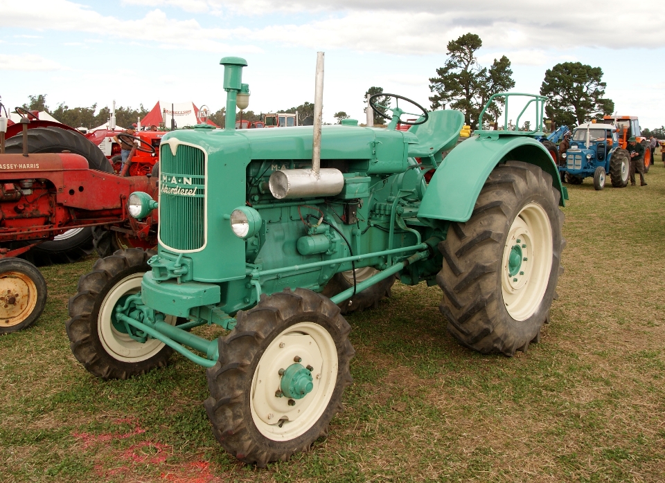 Tractor campo rueda agricultura