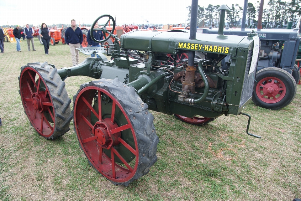 Tracteur roue agriculture véhicule