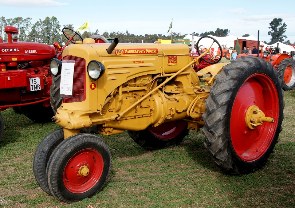 Car tractor field wheel