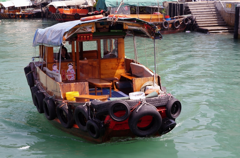 Barco veículo pescaria porcaria