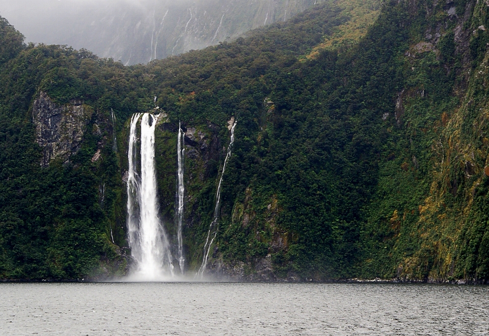 Air hutan terjun danau