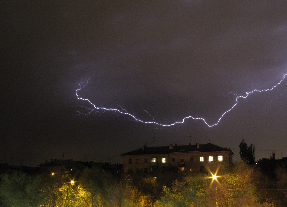 Notte tempo atmosferico tempesta fulmine