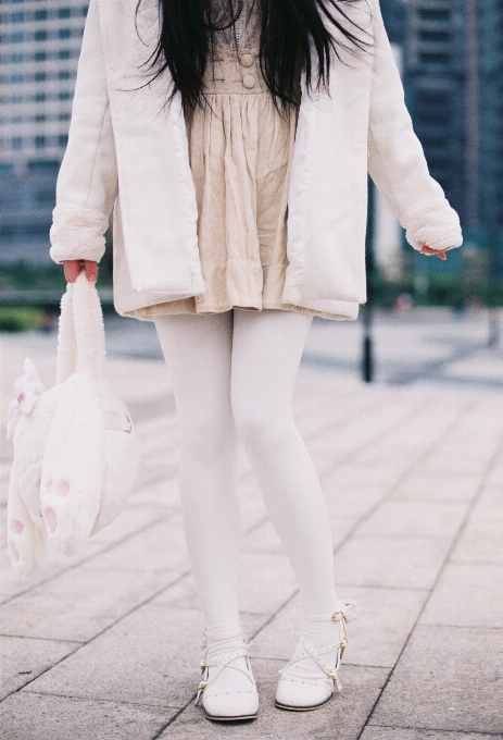 Chica blanco cuero lindo