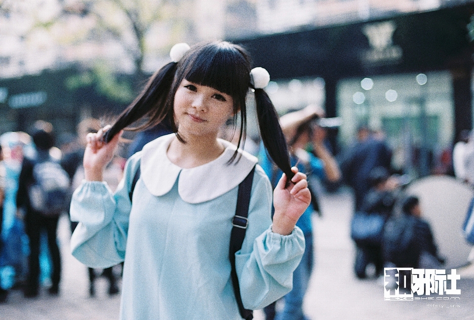 ボケ味
 女の子 遊ぶ かわいい