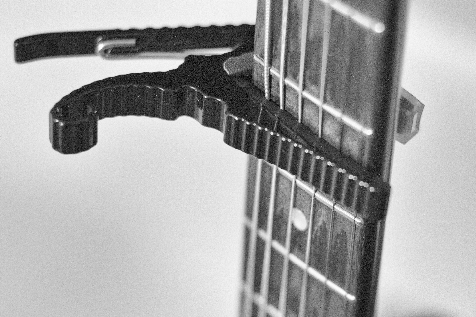 En blanco y negro
 guitarra negro