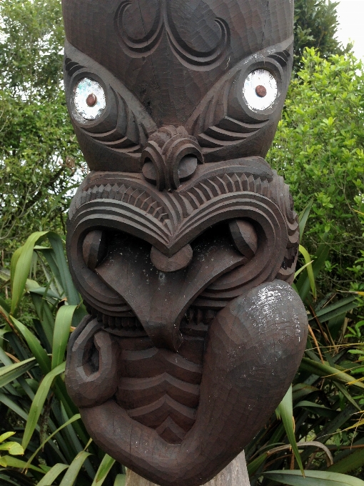 Pomnik statua totem pole
 rzeźba