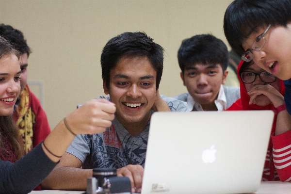 Foto Orang anak muda murid profesional