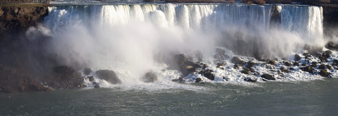 Foto Acqua cascata onda rapido