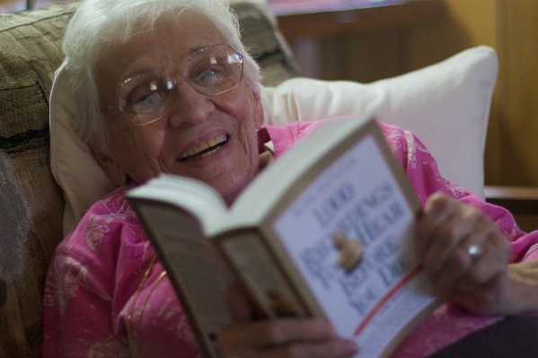 Person people woman reading Photo