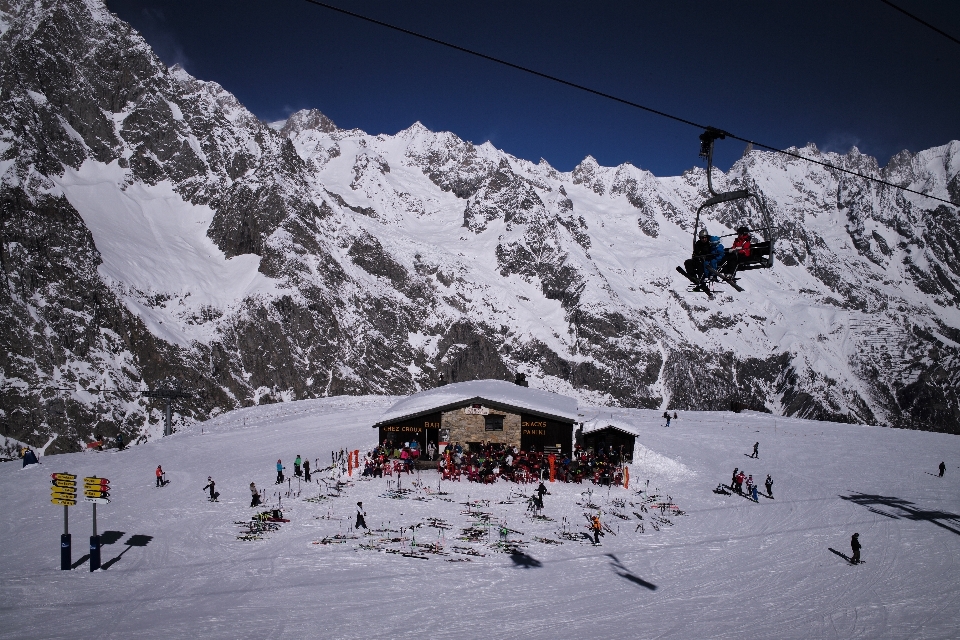 Montagna nevicare inverno cielo